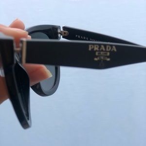 Cat Eye Prada (Black)